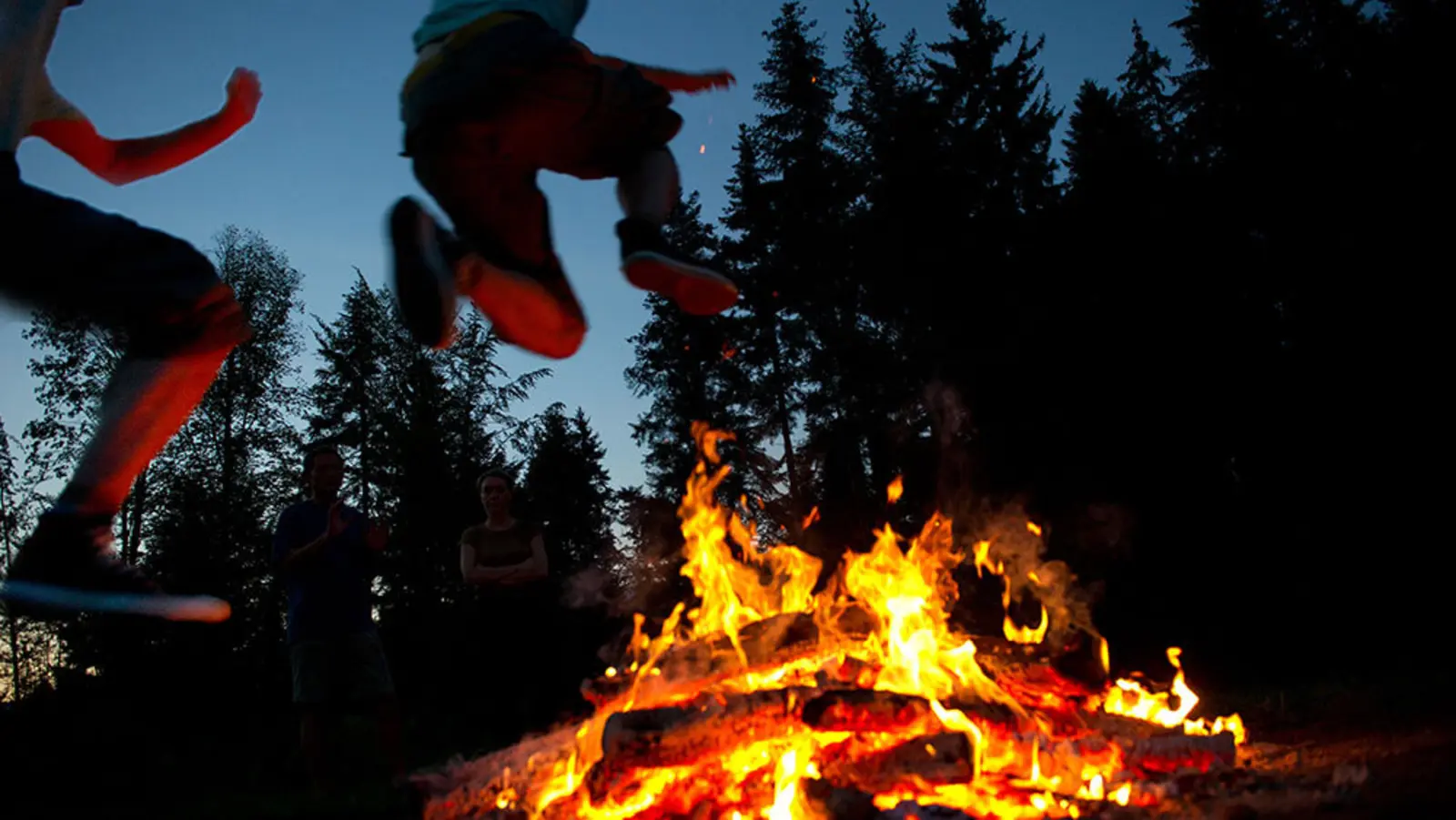 Hoja po žerjavici na team buildingu